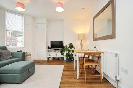 2 bedroom flat to rent - Photo 3