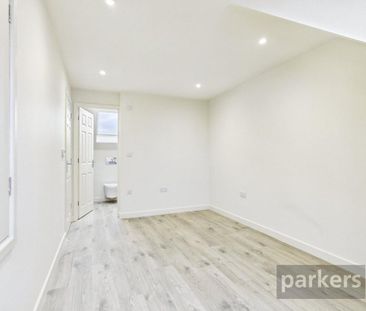 1 bedroom semi-detached house to rent - Photo 5