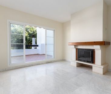 3 Bedroom Apartment For Rent in San Pedro de Alcántara, Málaga - Photo 2