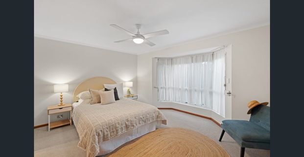 Beachside Family Entertainer with Workshop - Photo 1