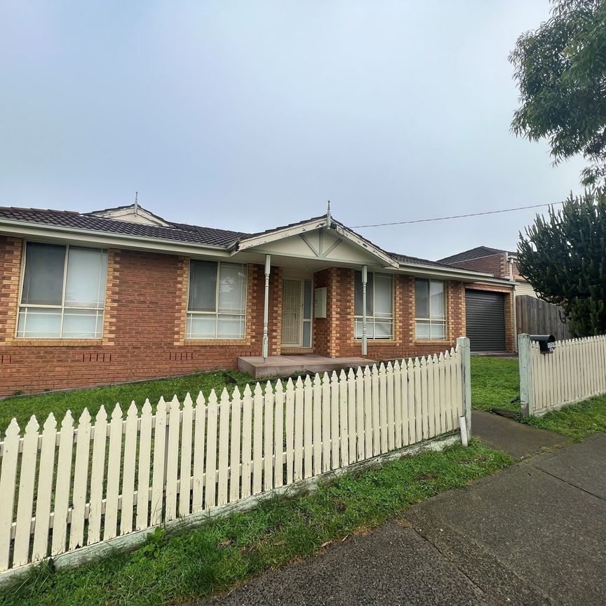 1/31 Mcnamara Avenue, Airport West VIC 3042 - Photo 1