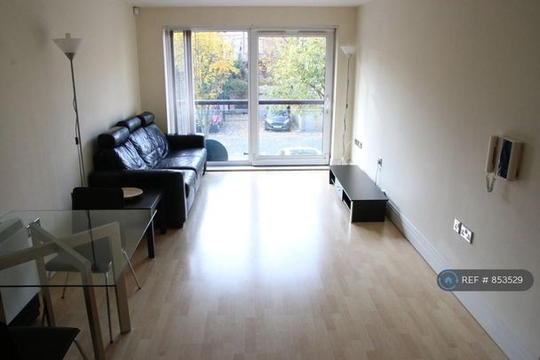 2 bedroom flat to rent - Photo 1