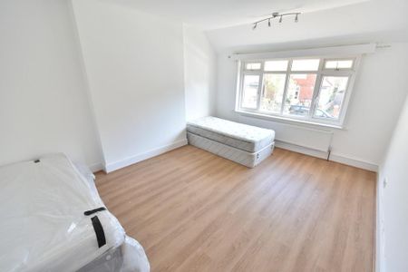 3 bedroom apartment to rent - Photo 5