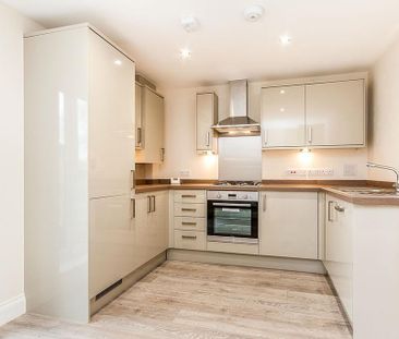 2 bedroom end of terrace house to rent - Photo 1