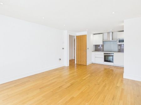 Oakridge Place, 46 Oak End Way, Gerrards Cross,SL9 - Photo 3