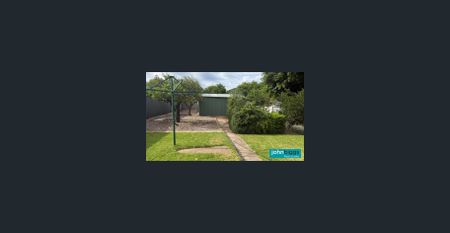 DELIGHTFUL TWO BEDROOM RESIDENCE WITH LARGE DOUBLE GARAGE AND PRIVATE LEAFY GARDEN. - Photo 5