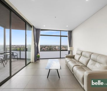 Modern Two Bedroom Apartment with City Views - Photo 1