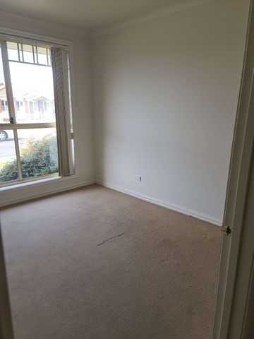 Altona Meadows - Photo 4