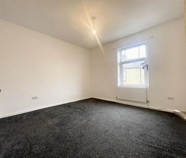 3 bed terraced house to rent in Laithe Street, Burnley, BB11 - Photo 4