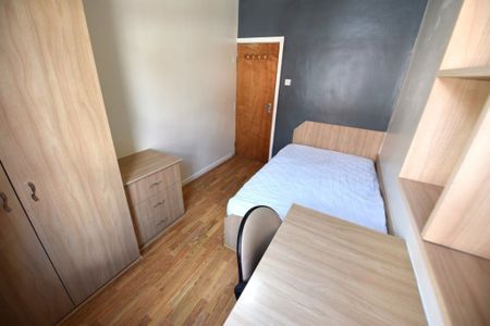 4 bedroom House in Burley Lodge Terrace, Leeds - Photo 5