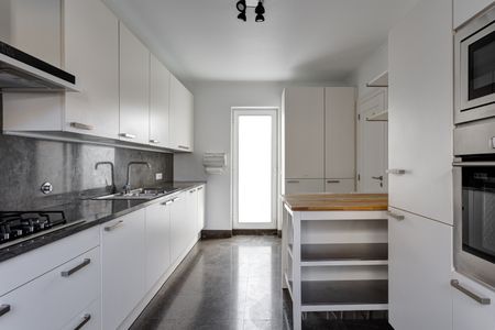 Four-bedroom family home in a gated community with private garden and pool. - Photo 2