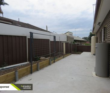 A Bright and Modern Flat Designed for Easy Living - Photo 4