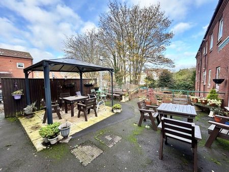 3 bedroom maisonette to rent - Photo 4