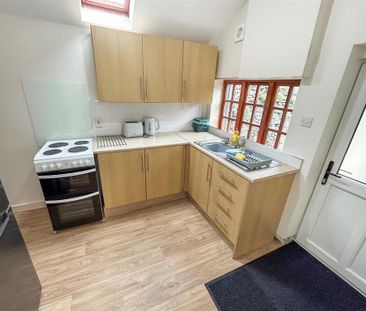 2 bedroom semi-detached house to rent - Photo 6