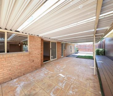 Family Home in Court Location! - Photo 2