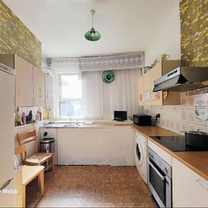 1 bedroom in a house share to rent - Photo 2