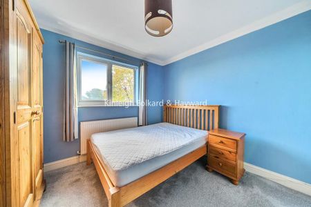 4 bedroom semi-detached house to rent - Photo 4