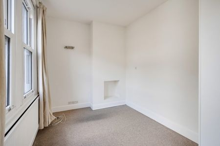 2 Bed Flat - Photo 4