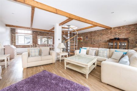 Between Streets, Cobham, Surrey, KT11 flat to rent - Photo 2