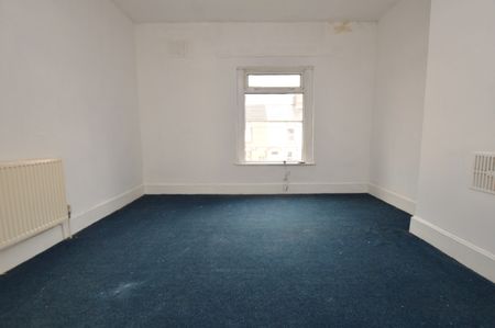 2 Bedroom Terraced House - Photo 2