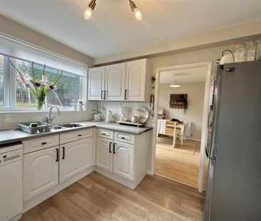 3 bedroom semi-detached house to rent - Photo 3