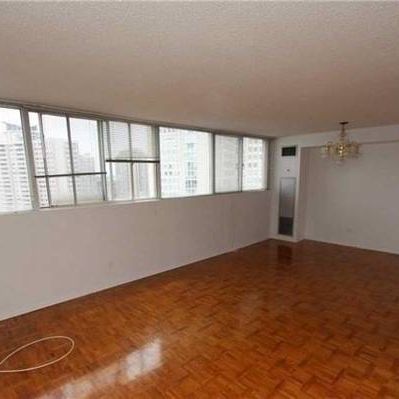 Gorgeous Large Unit Looking For A+++ Tenant - Photo 3