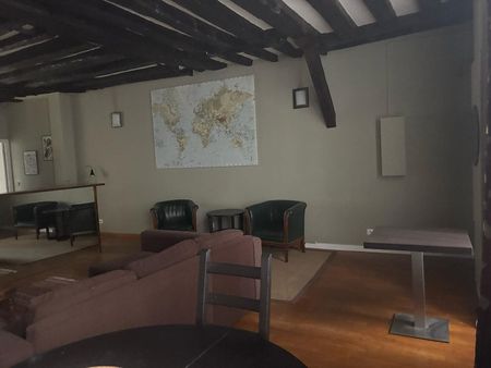 Location appartement 2 pièces, 61.56m², Paris 04 - Photo 2