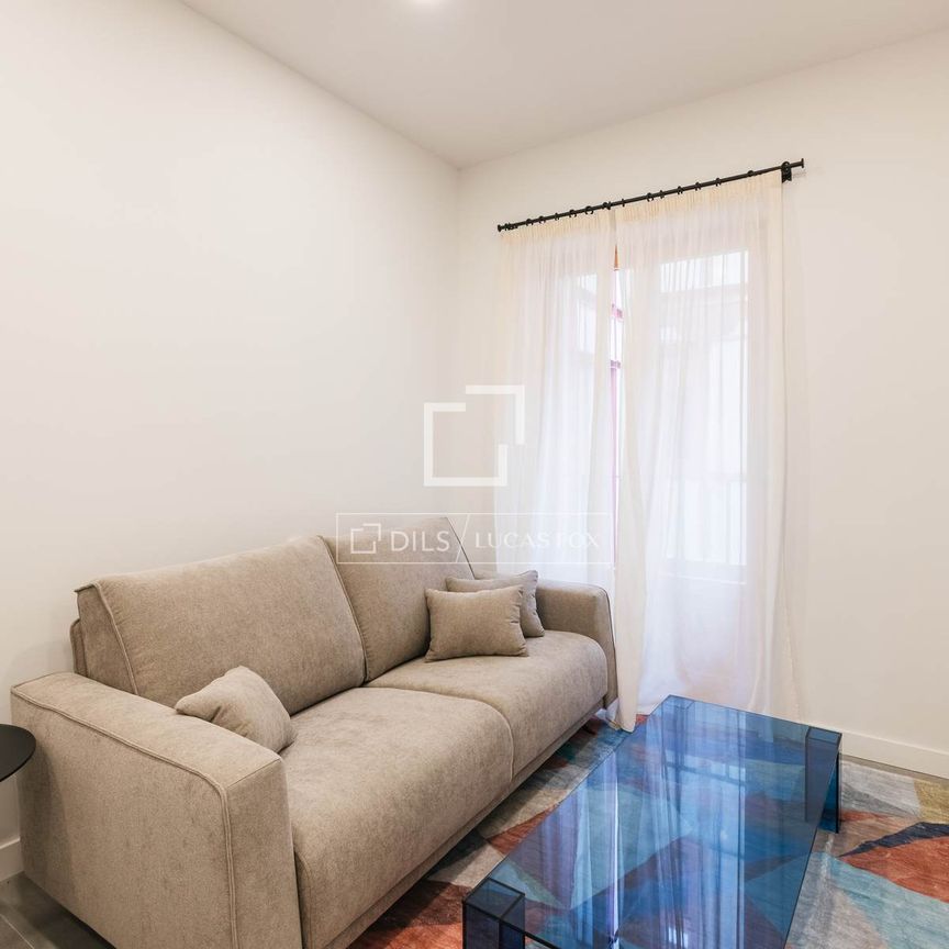 Excellent 3 Bedroom apartment for rent in La Latina, Madrid - Photo 1