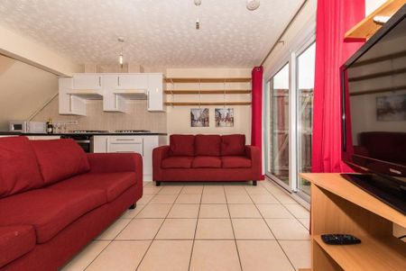 6 bedroom house to rent - Photo 2