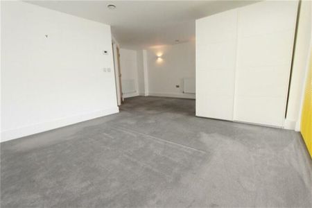 Cobalt Quarter, Ocean Village - Photo 3