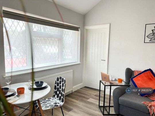 1 bedroom flat to rent - Photo 1