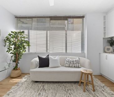 Bright, Well-Located Apartment at the Elizabeth Bay ‘Loop’ - Photo 1