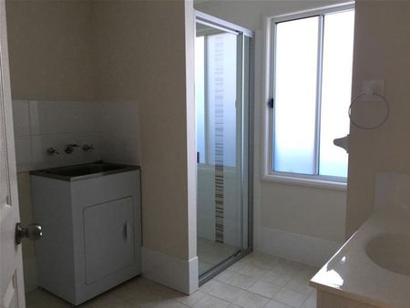 CENTRALLY LOCATED TWO BEDROOM HOME - Photo 4