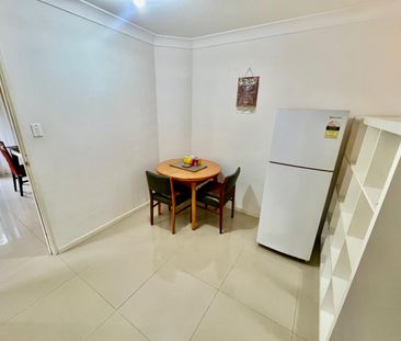 Huge Bedroom. Modern House. Top Locale. Walk to everything! - Photo 1