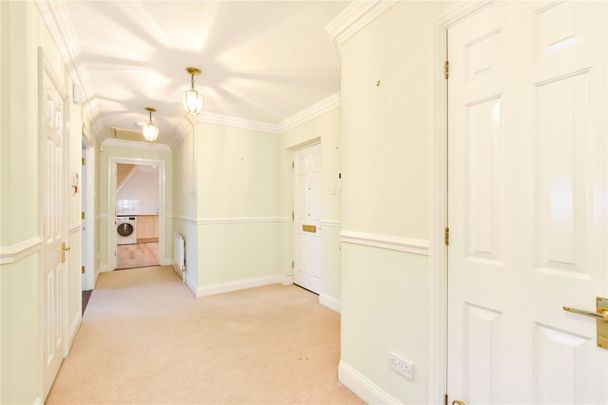 Oakfield Close, Amersham, Buckinghamshire,HP6 - Photo 1