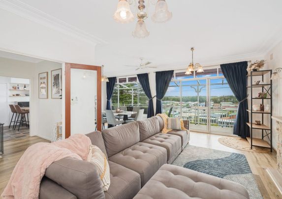Beautifully Presented 3-Bedroom Home with stunning views of Lake Macquarie - Photo 1
