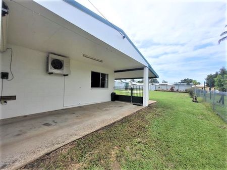 Refurbished 3-Bed Home with Spacious Yard - Photo 2