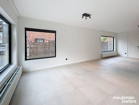 Instapklare woning met tuin en ruime garage - Photo 2