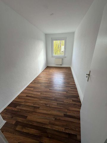 4-Zimmer-Wohnung mit großer Küche und Badewanne, renoviert, ab sofort - Photo 3