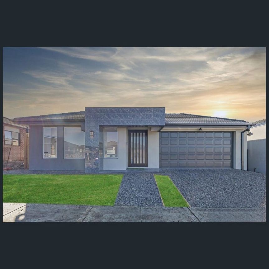 30 Foreshore Drive, Donnybrook, Vic 3064 - Photo 1