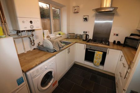 2 bedroom semi-detached house to rent - Photo 3