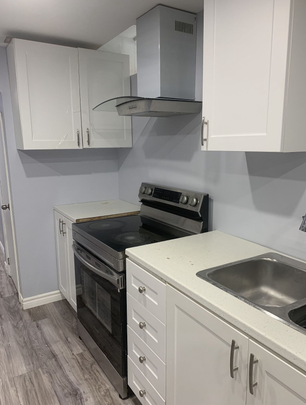 For Lease - 560 Stonehenge Drive, Hamilton, Ontario - Photo 1