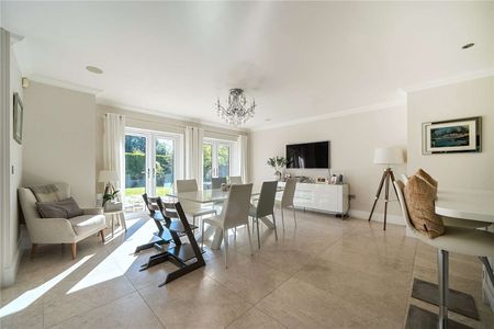 A prestigious Sevenoaks home ideal for local amenities and Knole Park - Photo 2