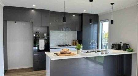 4 bedroom and 2.5 bathroom Townhouse in Hillsb... - Photo 2