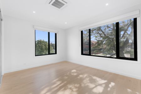 55 Thomas Street, Brighton East VIC 3187 - Townhouse For Rent | Domain - Photo 2