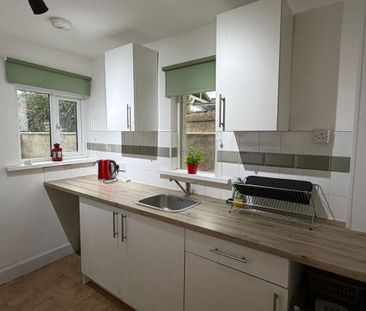 2 bedroom end of terrace house to rent - Photo 5