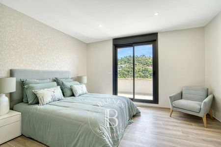 LOCATION SAISONNIÈRE - SAINTE-MAXIME - VILLA MODERNE VUE GOLF - 4 CHAMBRES - Photo 2