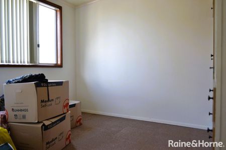 Charming 3-bedroom home with ocean view - Photo 2