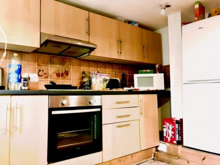 3 Bed 1 Bath - Photo 4