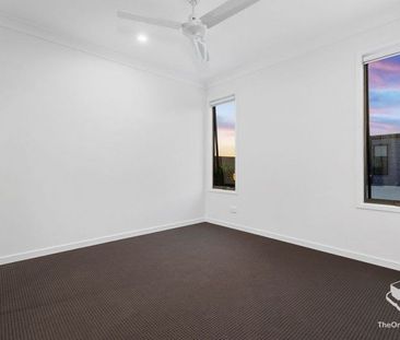 GREAT LOCATION + MODERN STYLE HOME - Photo 3